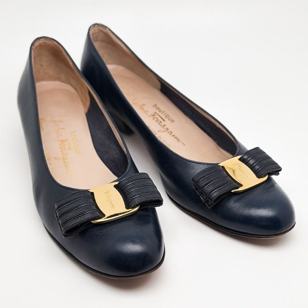 Salvatore Ferragamo Women’s Navy Blue Leather Shoes Bow Detail Size 8 AAA